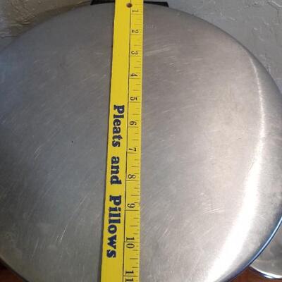 Lot 486: Stainless Trash Cans - Kitchen & Bathroom