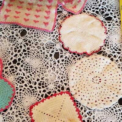 Lot 487: Vintage Handmade Potholders and Hot Pads