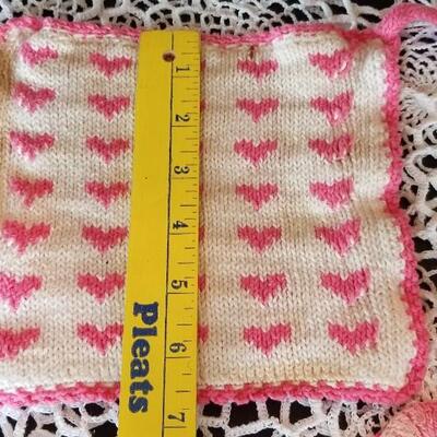 Lot 487: Vintage Handmade Potholders and Hot Pads