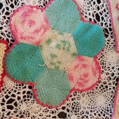 Lot 487: Vintage Handmade Potholders and Hot Pads