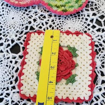 Lot 487: Vintage Handmade Potholders and Hot Pads