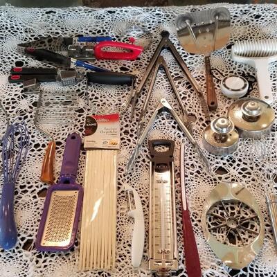 Lot 489: Kitchen Utensils Lot