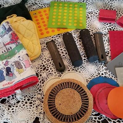 Lot 490: Hot Pads & Pot Holders Lot