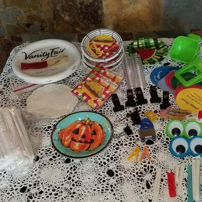 Lot 492: Disposible Plates, Napkins, Straws and Kitchen Clips