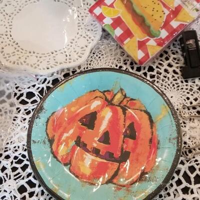 Lot 492: Disposible Plates, Napkins, Straws and Kitchen Clips