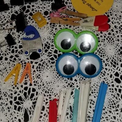 Lot 492: Disposible Plates, Napkins, Straws and Kitchen Clips