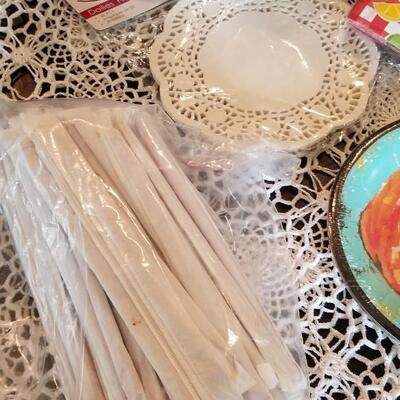 Lot 492: Disposible Plates, Napkins, Straws and Kitchen Clips