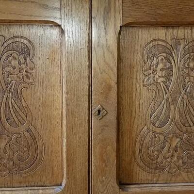 Lot 493: Antique 1 piece Hutch