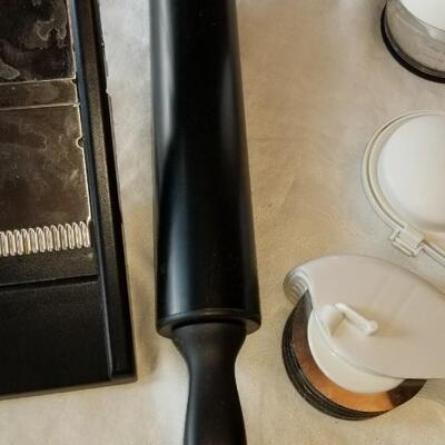 Lot 495: Kitchen Gadgets Lot
