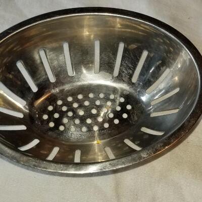 Lot 497: Soaps, Ceramic soap dish, Stainless soap dishes & Cat Scrubber 