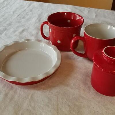 Lot 498: Red Dish Lot
