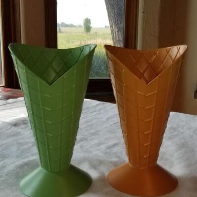 Lot 499: (2) Metal Ice Cream Cone Containers