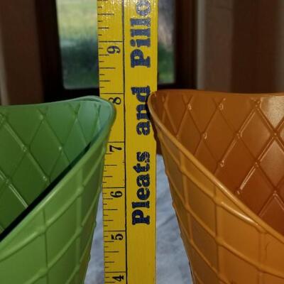 Lot 499: (2) Metal Ice Cream Cone Containers