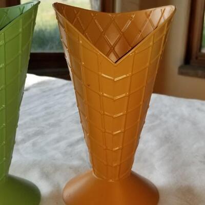 Lot 499: (2) Metal Ice Cream Cone Containers