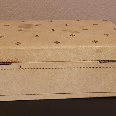 Lot 515: Jewelry Box with Key