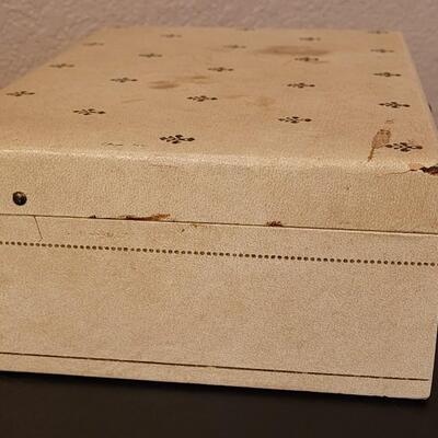 Lot 515: Jewelry Box with Key