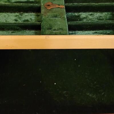 Lot 515: Jewelry Box with Key