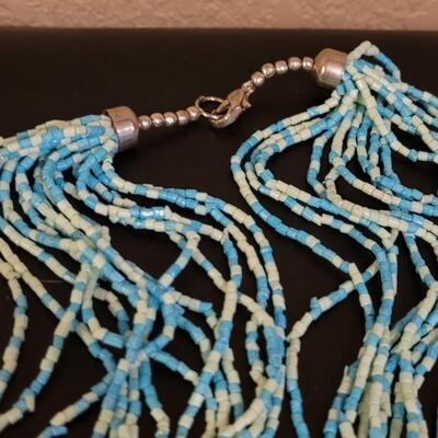 Lot 516: Beaded & Faux Pearl Necklaces