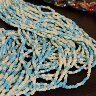 Lot 516: Beaded & Faux Pearl Necklaces