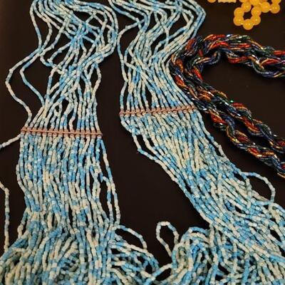 Lot 516: Beaded & Faux Pearl Necklaces