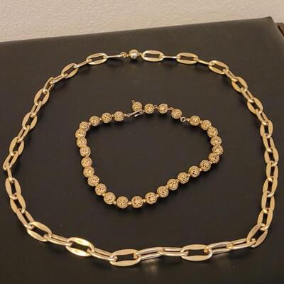 Lot 517: Costume Gold Necklaces