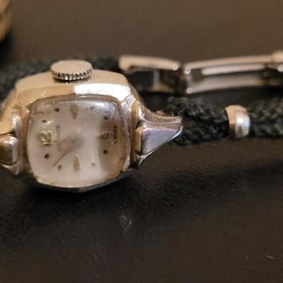 Lot 521: Watch Lot - not working 