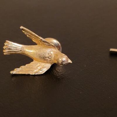 Lot 525: Brooches, Pins and Tie Clip