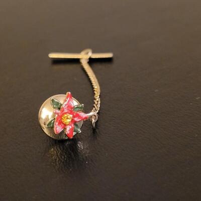 Lot 525: Brooches, Pins and Tie Clip