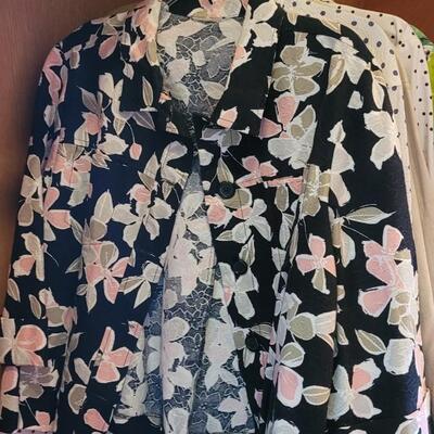 Lot 531: Ladies Clothing Lot A - size xl and xxl 