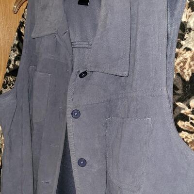 Lot 533: Ladies Clothing Lot D