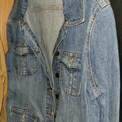 Lot 533: Ladies Clothing Lot D