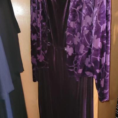 Lot 537: Ladies Dresses Lot G  sizes L, XL & 14
