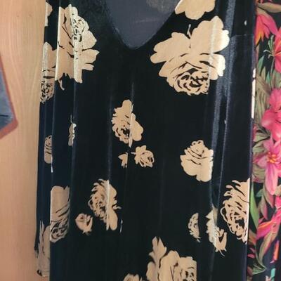 Lot 537: Ladies Dresses Lot G  sizes L, XL & 14