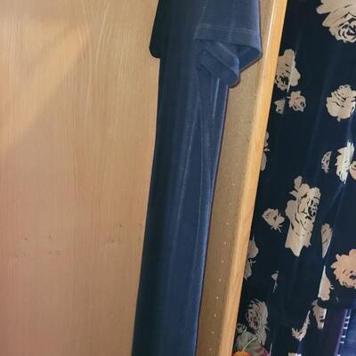 Lot 537: Ladies Dresses Lot G  sizes L, XL & 14