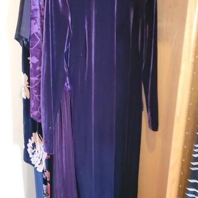 Lot 537: Ladies Dresses Lot G  sizes L, XL & 14