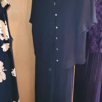 Lot 537: Ladies Dresses Lot G  sizes L, XL & 14