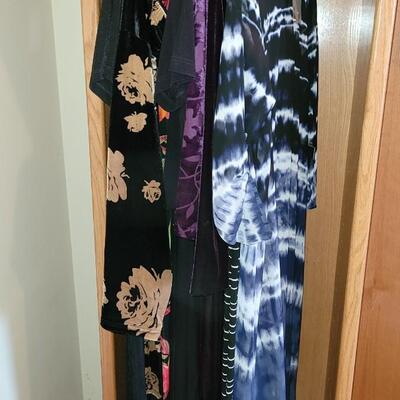 Lot 537: Ladies Dresses Lot G  sizes L, XL & 14