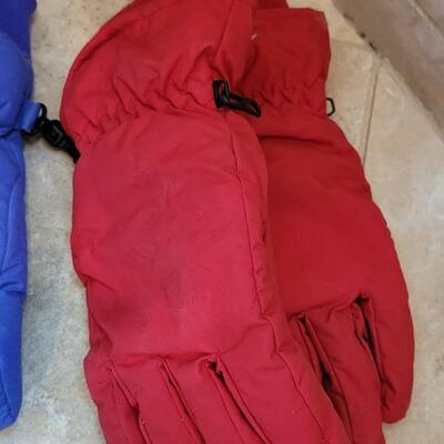 Lot 540: Gloves - Red & Purple 