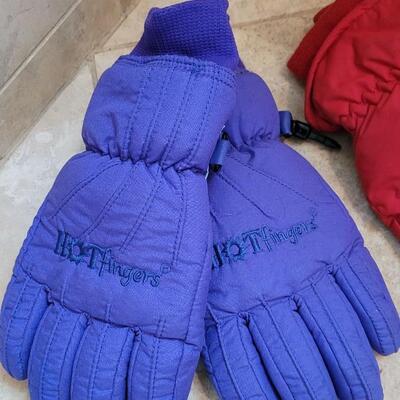 Lot 540: Gloves - Red & Purple 