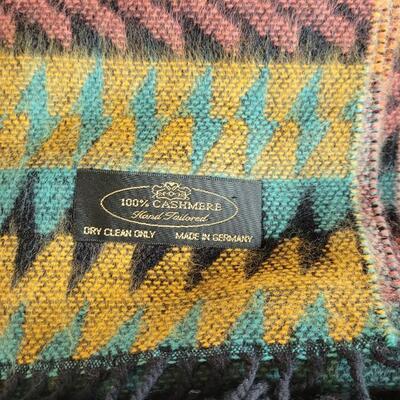 Lot 541: Ladies Scarves Lot 