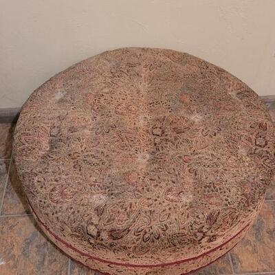 Lot 550: Large Ottoman 