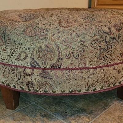 Lot 550: Large Ottoman 