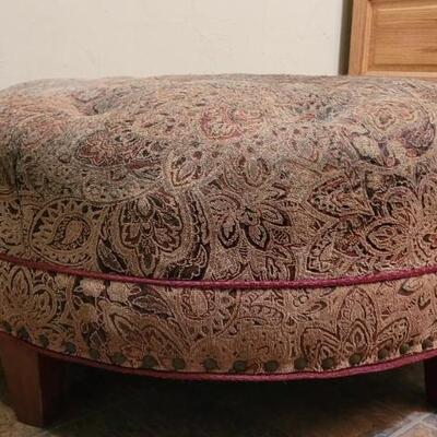 Lot 550: Large Ottoman 