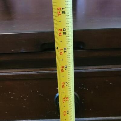 Lot 553: Coffee Table that Lift Up