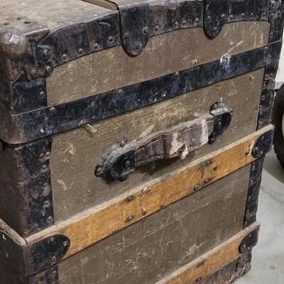 Lot 555: Antique Steamer Trunk 