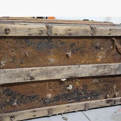 Lot 555: Antique Steamer Trunk 