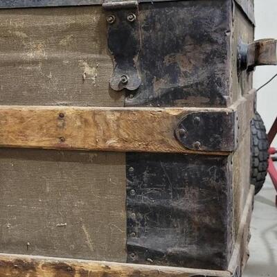 Lot 555: Antique Steamer Trunk 