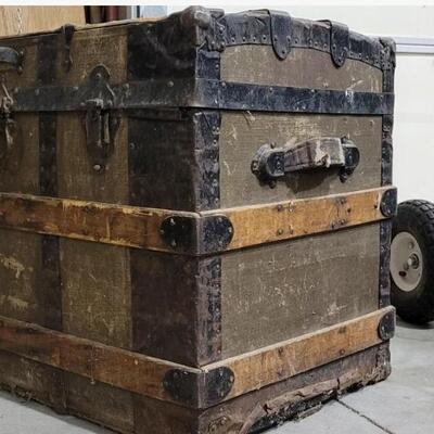 Lot 555: Antique Steamer Trunk 