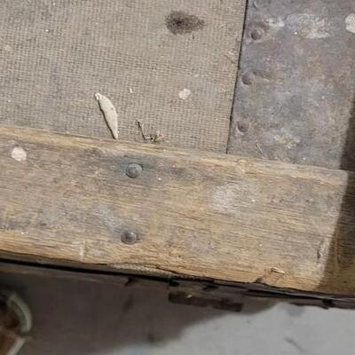Lot 555: Antique Steamer Trunk 