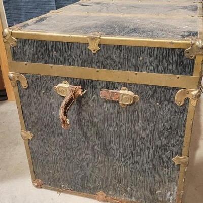 Lot 558: Antique Steamer Trunk with Shelf Tray